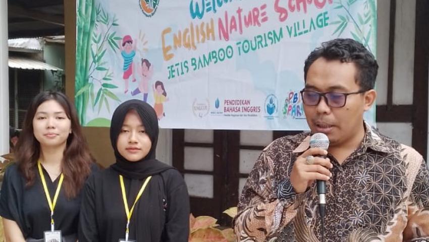 Pendekatan Kultur Budaya Lokal melalui Sekolah Alam Oleh Prodi Bahasa Inggris FKIP UMBY di Kampung Bambu Jetis