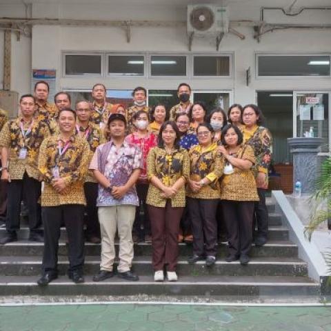 PBI UMBY Adakan ToT Classroom Language Training (ToT) di SMP Warga Surakarta